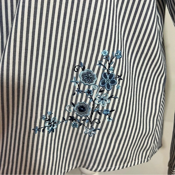 Napa Valley Striped Flower Embroidered Button Up Shirt Denim Collar Petite Large - Picture 9 of 10